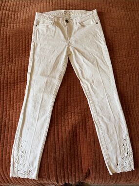 CURRENT/ELLIOTT White Stiletto Skinny Jeans with Embroidered/Cut-Out Ankles